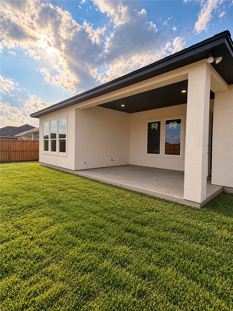 1426 Lois Chesney Corpus Christi TX 78415
