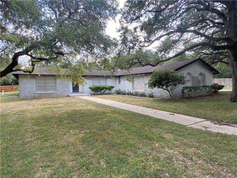 8 Country Club Place Beeville TX 78102