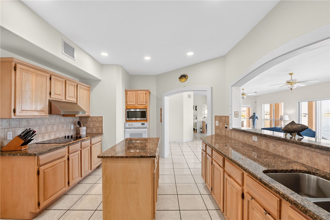 13702 Suntan Avenue Corpus Christi TX 78418