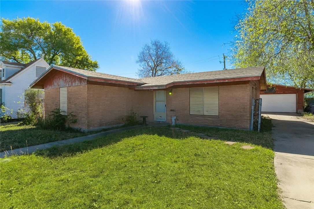 3709 S Saxet Drive Corpus Christi TX 78408