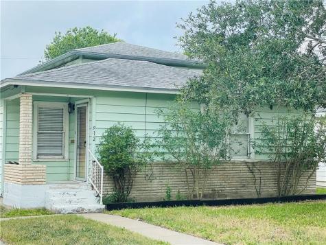 912 E Fulton Street Sinton TX 78387