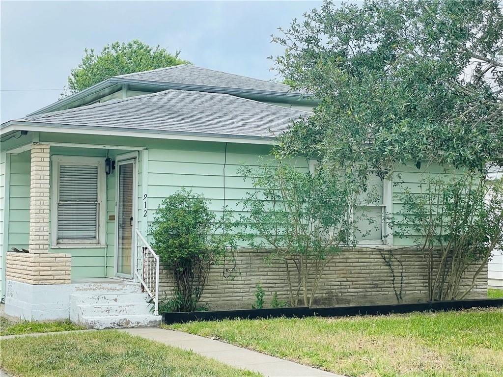 912 E Fulton Street Sinton TX 78387
