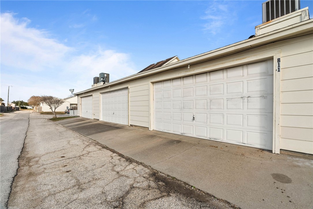 3025 Quail Springs Dr B-11 Corpus Christi TX 78414