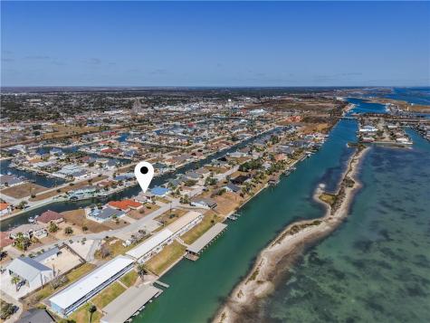 1050 S Bay Street Aransas Pass TX 78336