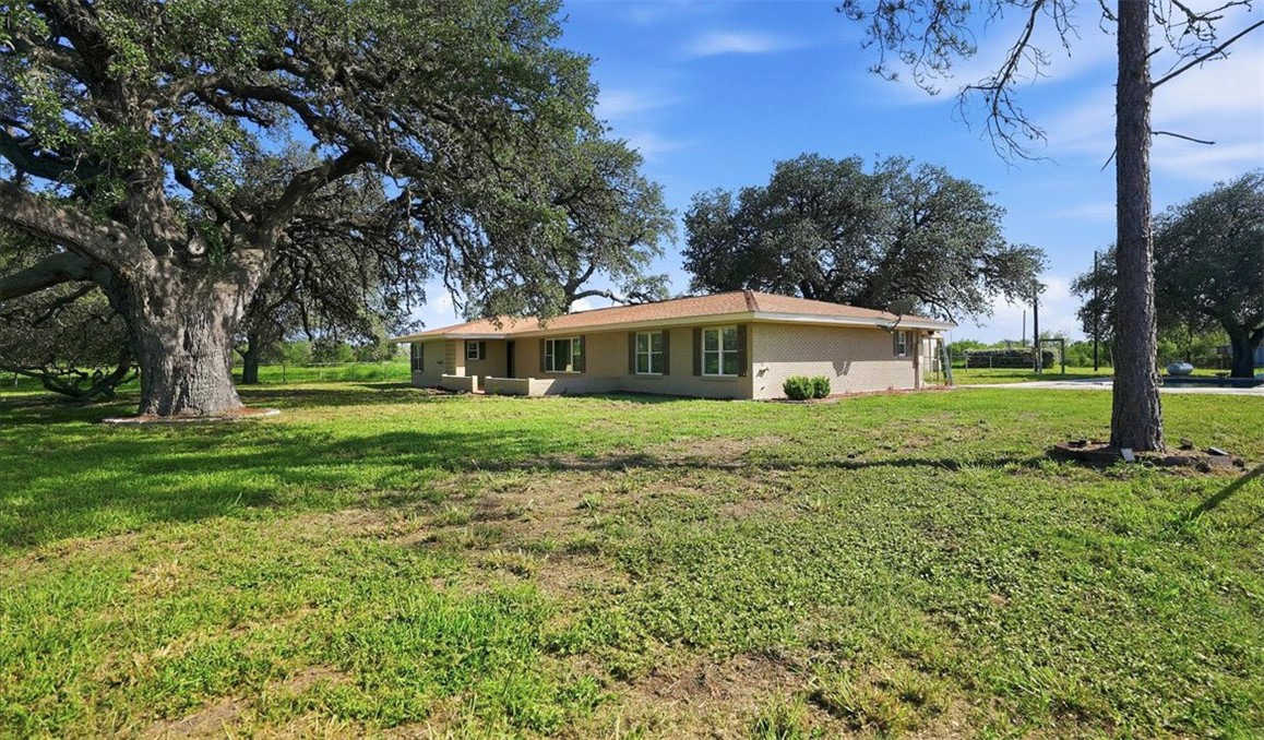 955 S Highway 37 George West TX 78022