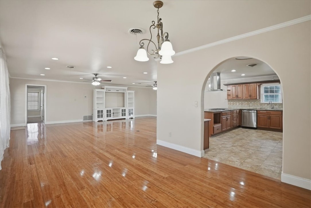 955 S Highway 37 George West TX 78022