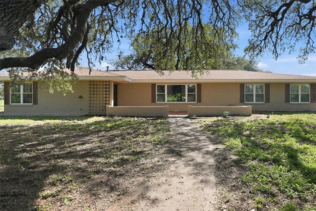 955 S Highway 37 George West TX 78022