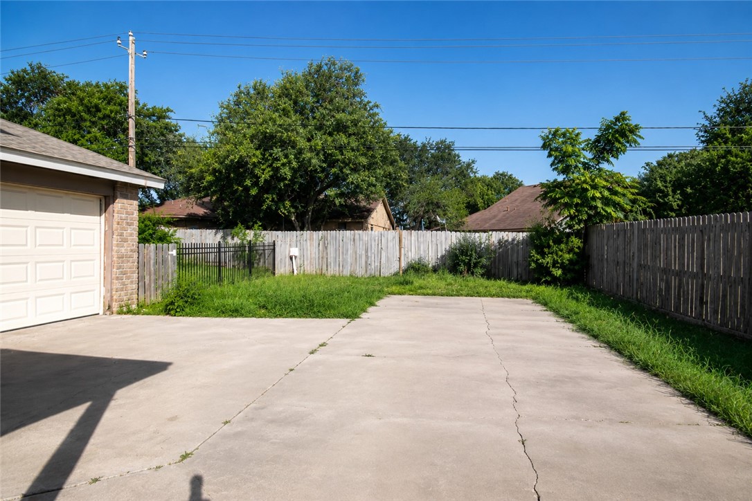 6941 Braesvalley Drive Corpus Christi TX 78413