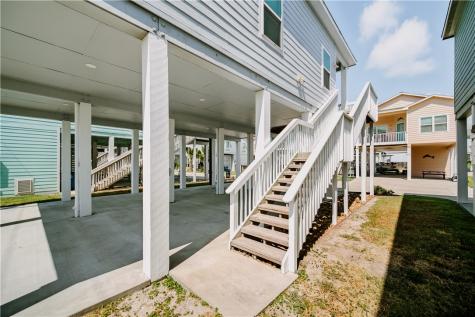 110 N Nautica Rockport TX 78382
