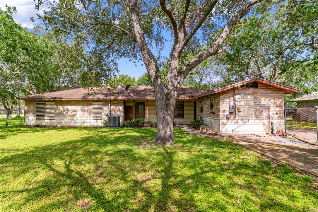 749 W Wildwood Drive Corpus Christi TX 78410