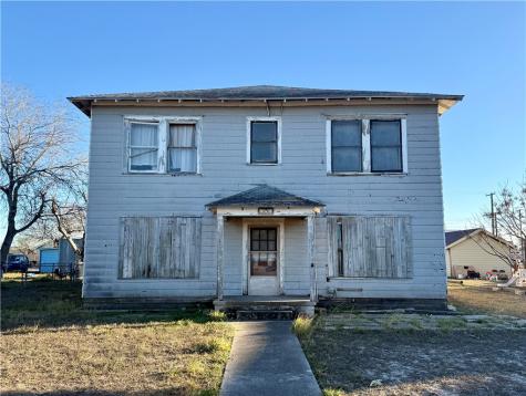 719 W Kleberg Avenue Kingsville TX 78363