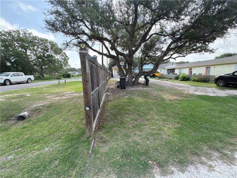 609 W Liberty Street Rockport TX 78382