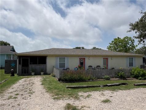 609 W Liberty Street Rockport TX 78382