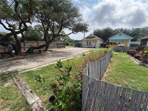 609 W Liberty Street Rockport TX 78382