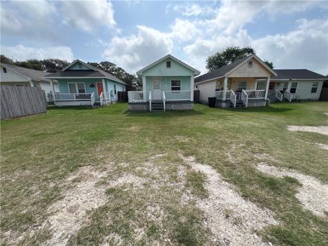 609 W Liberty Street Rockport TX 78382