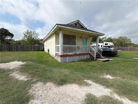609 W Liberty Street Rockport TX 78382