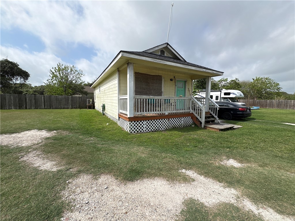 609 W Liberty Street Rockport TX 78382