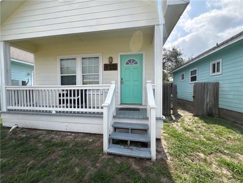 609 W Liberty Street Rockport TX 78382