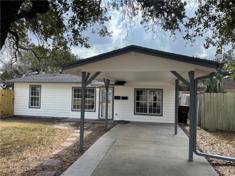 323 W Lee Avenue Kingsville TX 78363