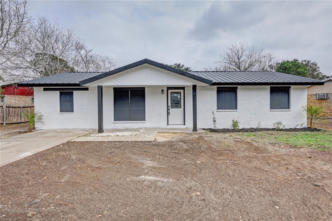 302 Palm Tree Drive Mathis TX 78368