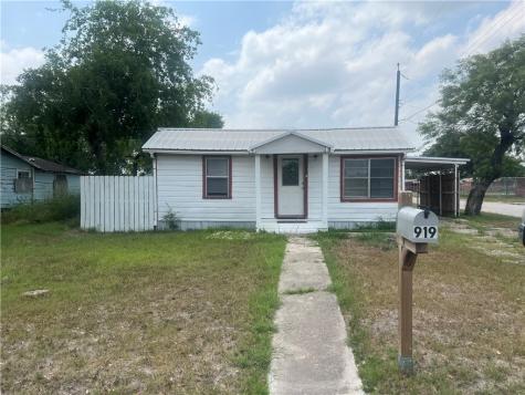 919 N Live Oak Street Mathis TX 78368