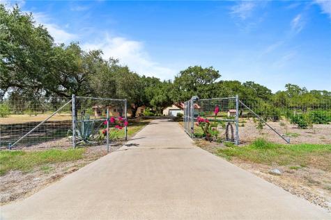 555 Silver Creek Sinton TX 78387