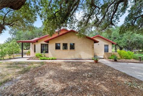 555 Silver Creek Sinton TX 78387