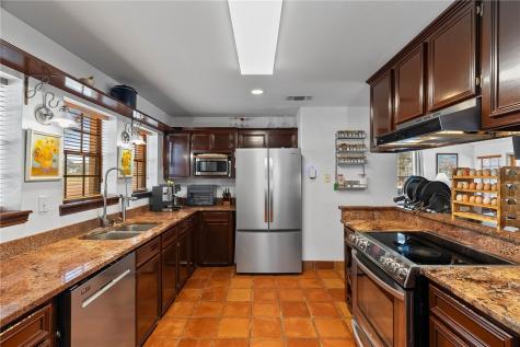555 Silver Creek Sinton TX 78387