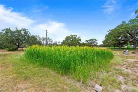 555 Silver Creek Sinton TX 78387