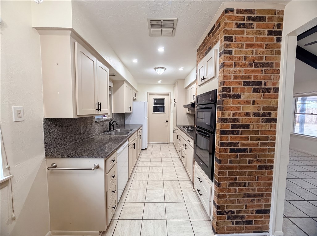 3710 Kingston Drive Corpus Christi TX 78415
