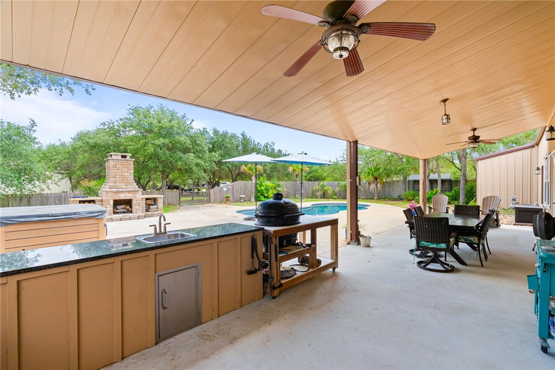 941 Weeping Willow Rockport TX 78382
