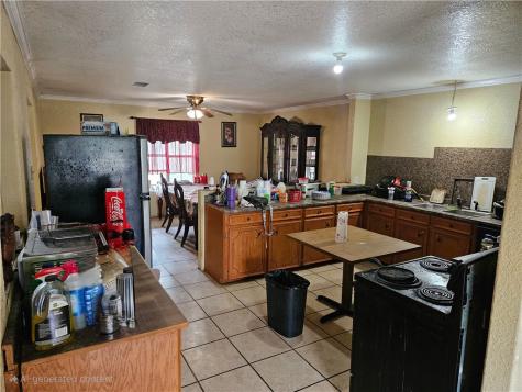 211 County Road 310 Orange Grove TX 78372