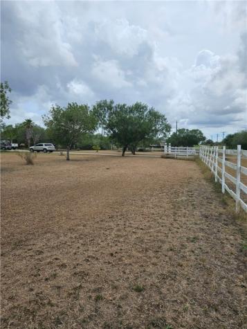 211 County Road 310 Orange Grove TX 78372