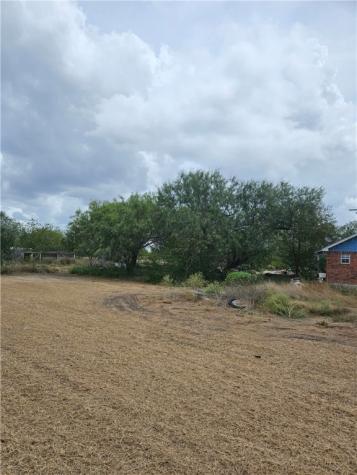 211 County Road 310 Orange Grove TX 78372