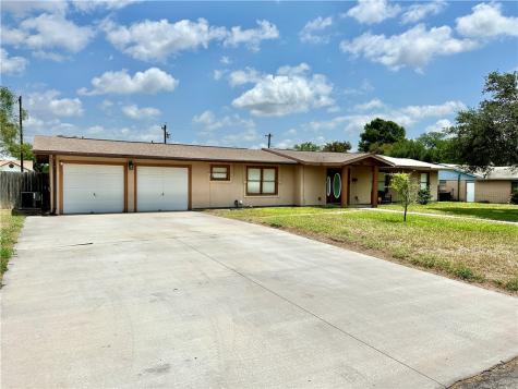 1909 Olmos Avenue Alice TX 78332