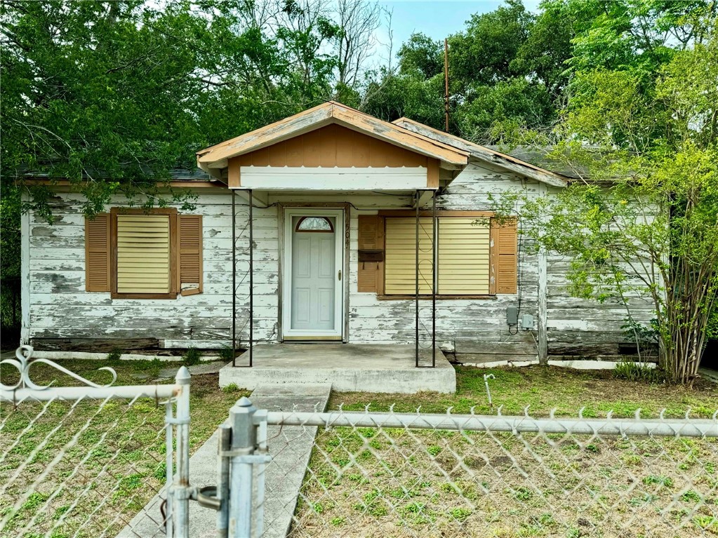 504 Encinal Street Alice TX 78332