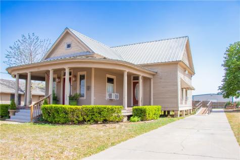 207 W. Carter Street Beeville TX 78102