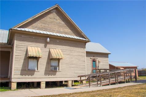 207 W. Carter Street Beeville TX 78102
