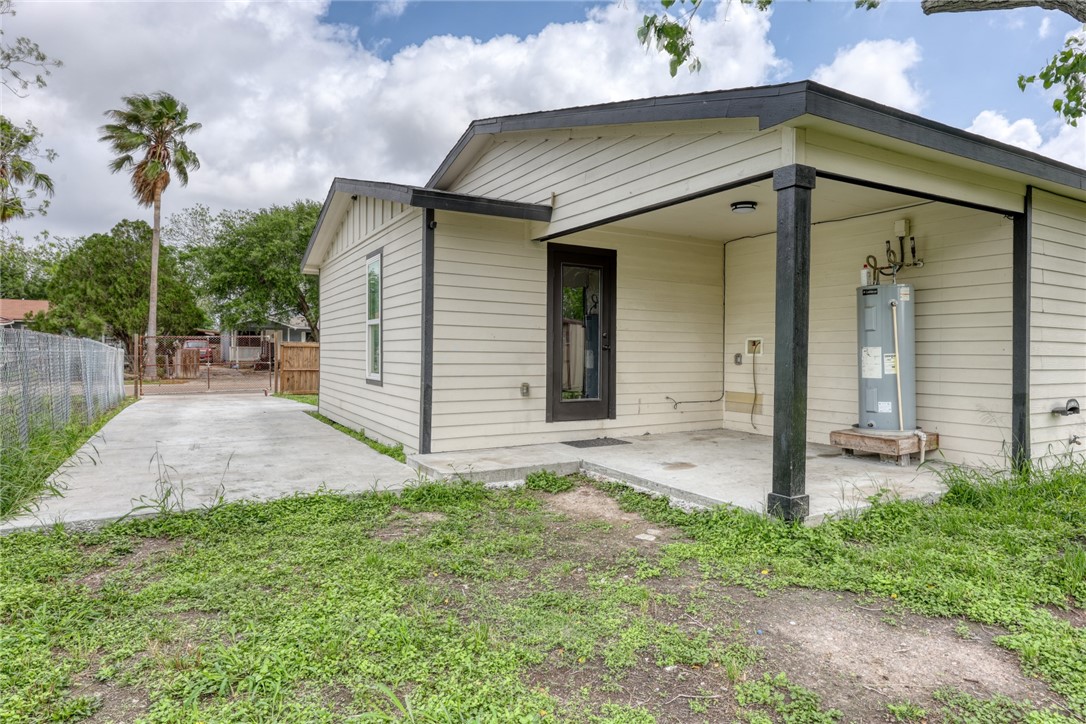 1445 Buenos Aires Street Corpus Christi TX 78417