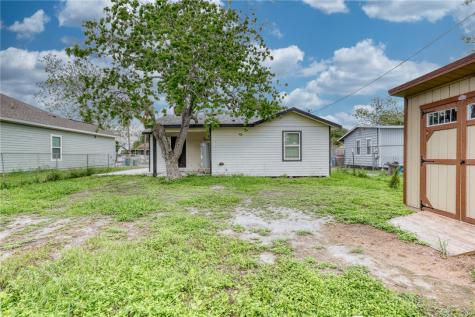 1445 Buenos Aires Street Corpus Christi TX 78417
