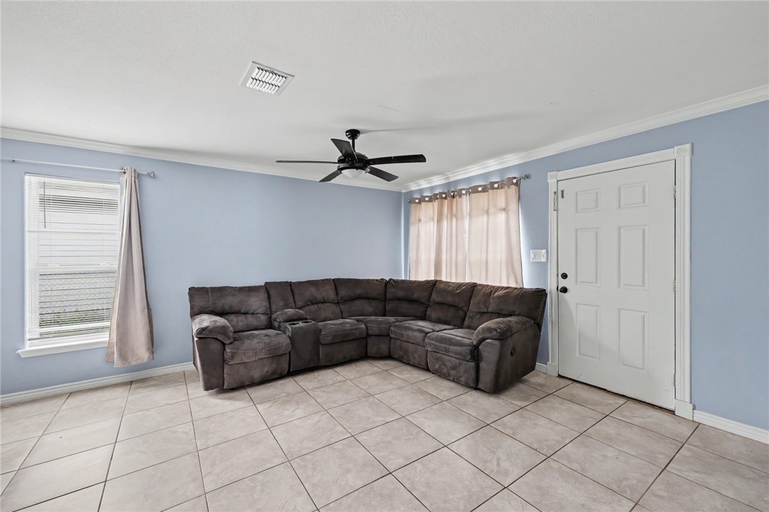 1445 Buenos Aires Street Corpus Christi TX 78417