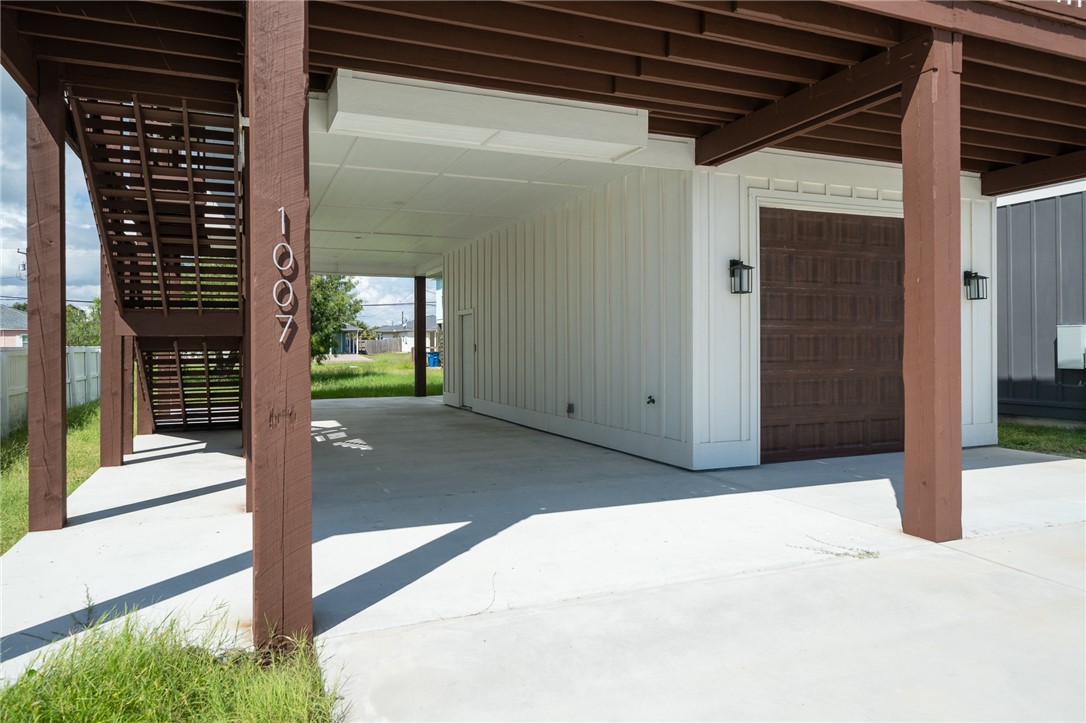 1007 S Live Oak Street Rockport TX 78382