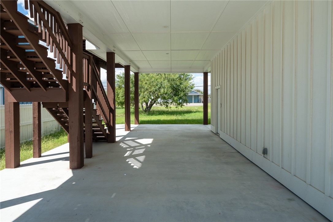 1007 S Live Oak Street Rockport TX 78382