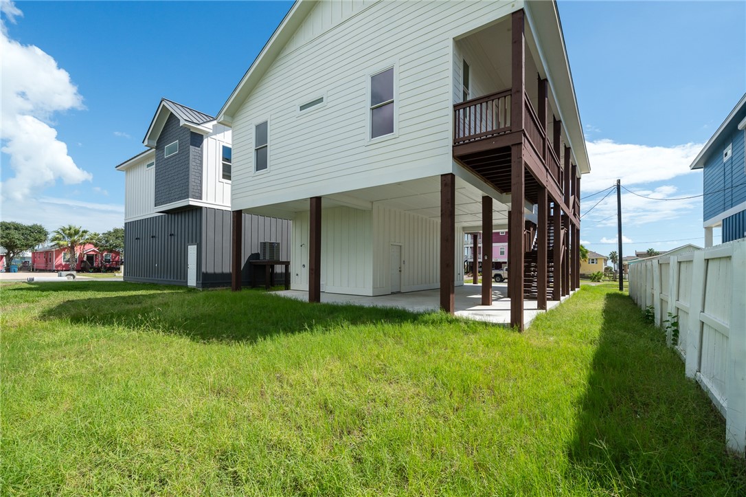 1007 S Live Oak Street Rockport TX 78382