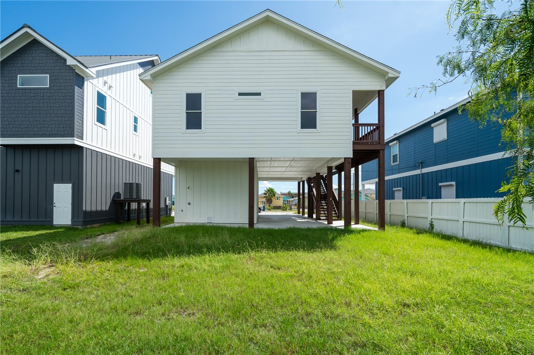 1007 S Live Oak Street Rockport TX 78382