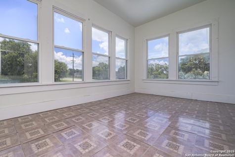 519 Fm 623 E Pettus TX 78146