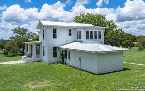 519 Fm 623 E Pettus TX 78146