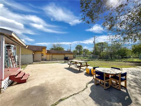 130 W Avenue F Robstown TX 78380