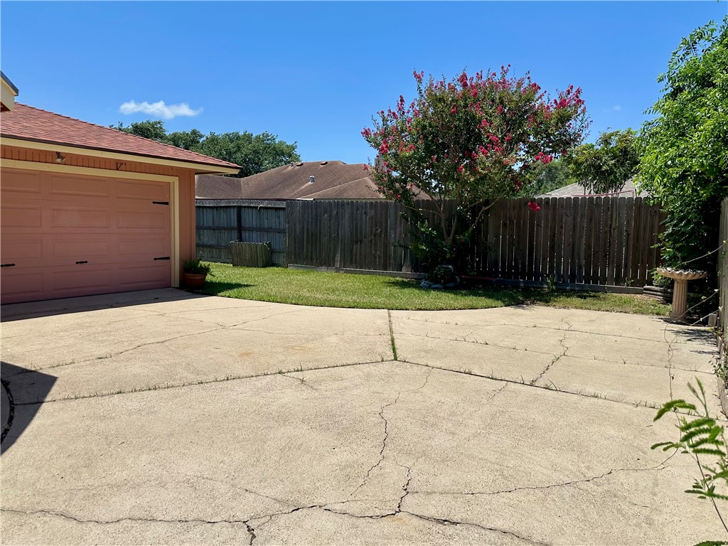 3233 Dunbarton Oak Street Corpus Christi TX 78414