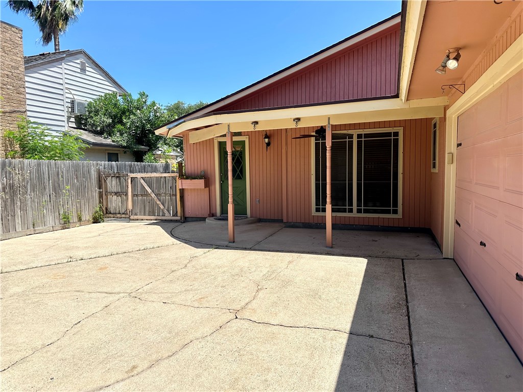 3233 Dunbarton Oak Street Corpus Christi TX 78414